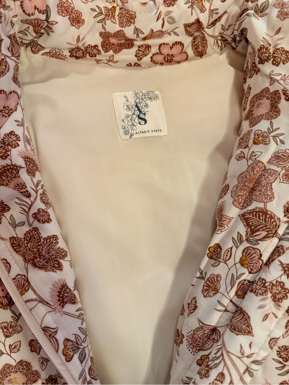 Altar'd State Cream Jacket with Brown Floral Print
Perfect for fall 🍁🍂 - Picture 3 of 4
